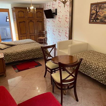 La Grange Du Pape - Annexe De L'Hotel La Ferme Du Pape Эгишем Экстерьер фото
